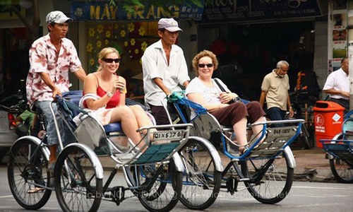 Cyclo drivers in Hue trained for tourism 