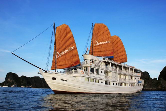 Ninh Binh - Ha Long ( Overnight on board )